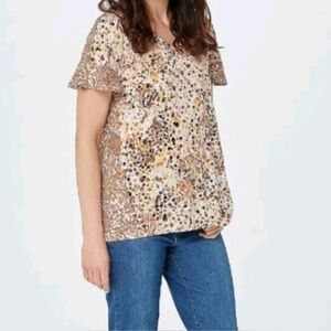 Susan Graver Cream and Brown Patterned Blouse(P2P 20” Length 25”)
